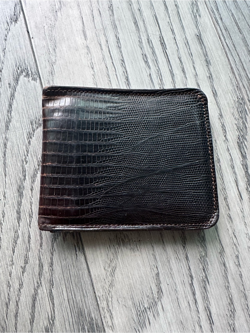 Men's Embossed Leather Bifold Wallet - Brown